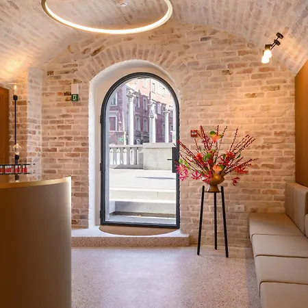 Zlata Ladjica Boutique Hotel-2